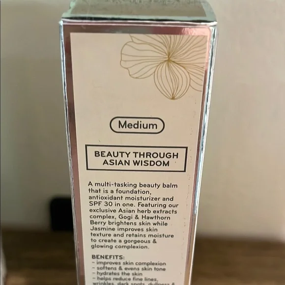 Purlisse Perfect Glow BB Cream SPF 30 - medium - Picture 3 of 3